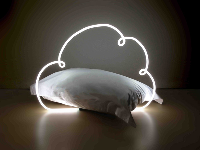 DEDICATE-DIGITAL-Esmeralda-Komastopoulos-head-in-the-(i)cloud-copie